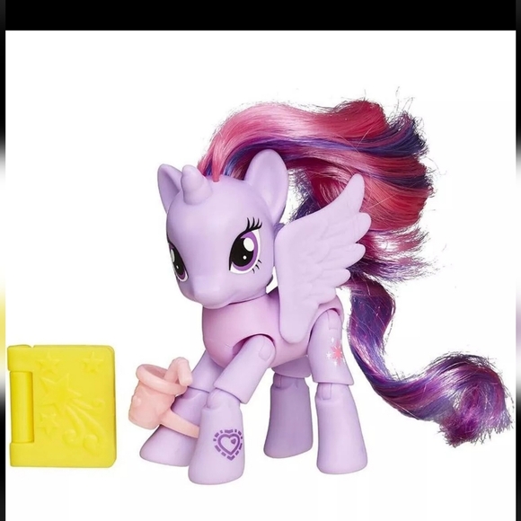 PRINCESS TWILIGHT SPARKLE READING CAFE Equestria Poseable My Little Pony *NIB* - Picture 2 of 7